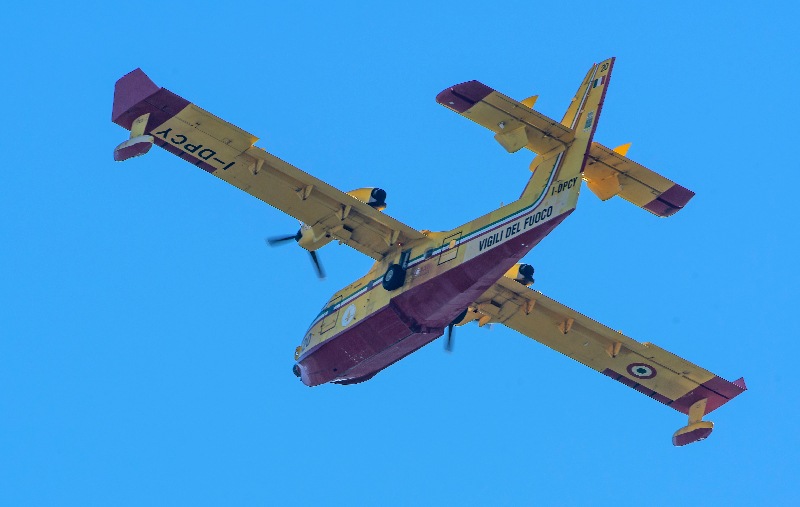 Canadair-I-DPCY.jpg.4fff54ad85d02154b6f0a0ad738b9049.jpg